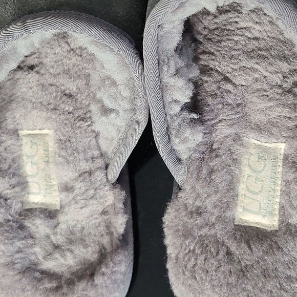 Mens UGG slippers size 8 - Picture 2 of 4